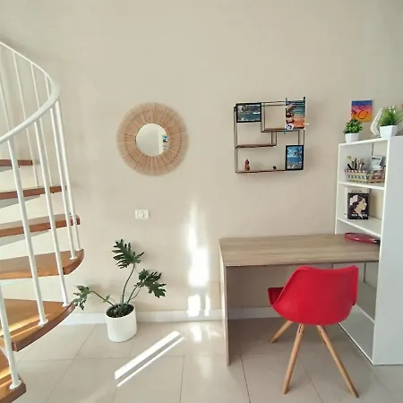 A Bright With A Pool Apartment *