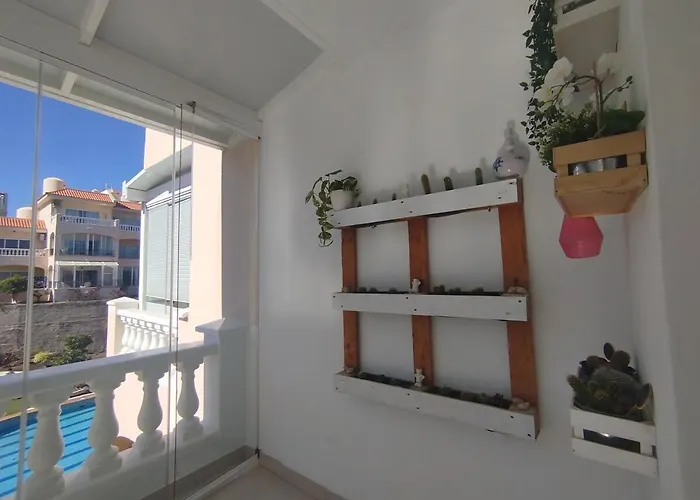 Apartment A Bright With A Pool *