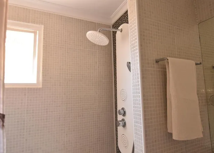 A Bright With A Pool Apartment *