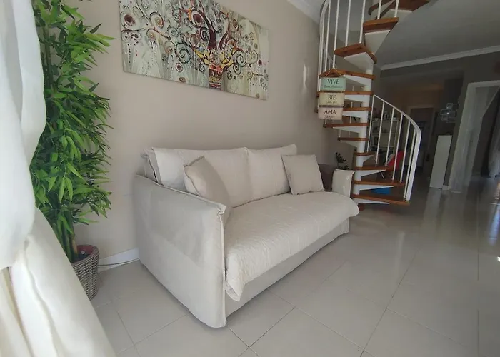 Apartamento A Bright With A Pool *