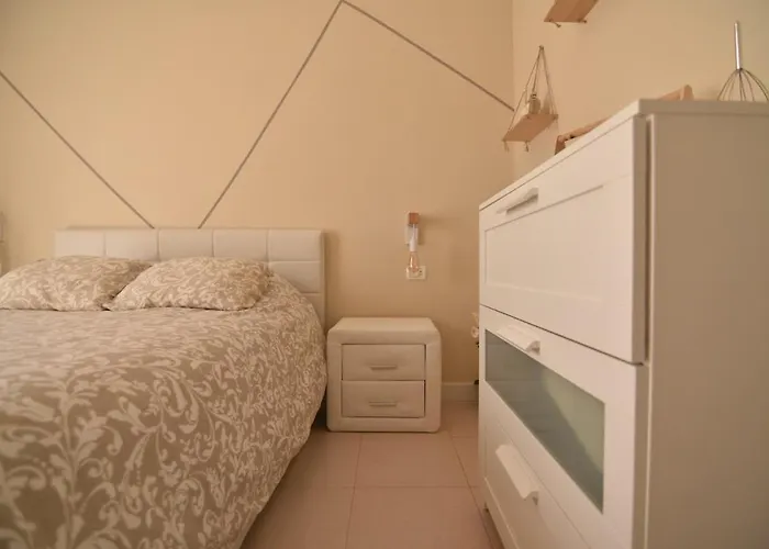 Apartamento A Bright With A Pool *