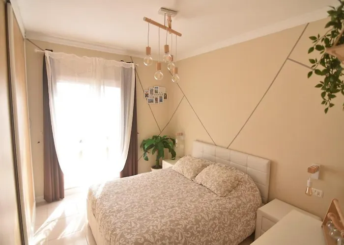 Apartamento A Bright With A Pool