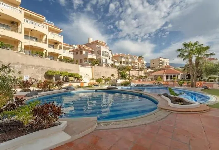 A Bright With A Pool Apartamento